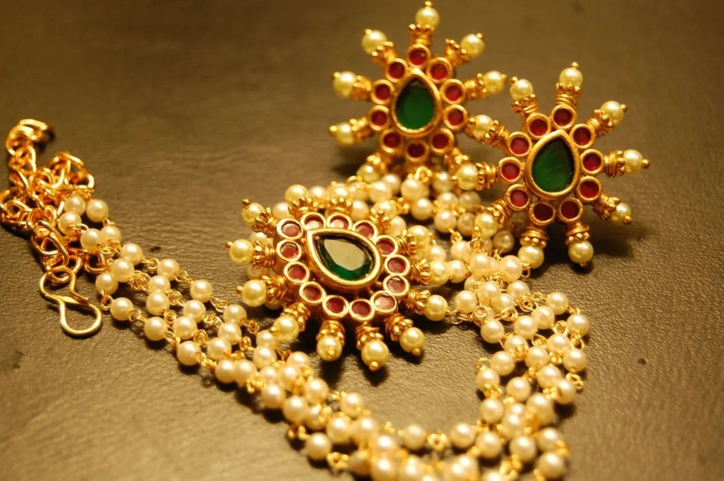 PRACTICAL EARRINGS & PENDANT SET