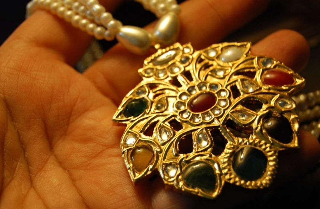 MULTI JEWELLED MALA WITH KUNDAN & PEARLS STRING