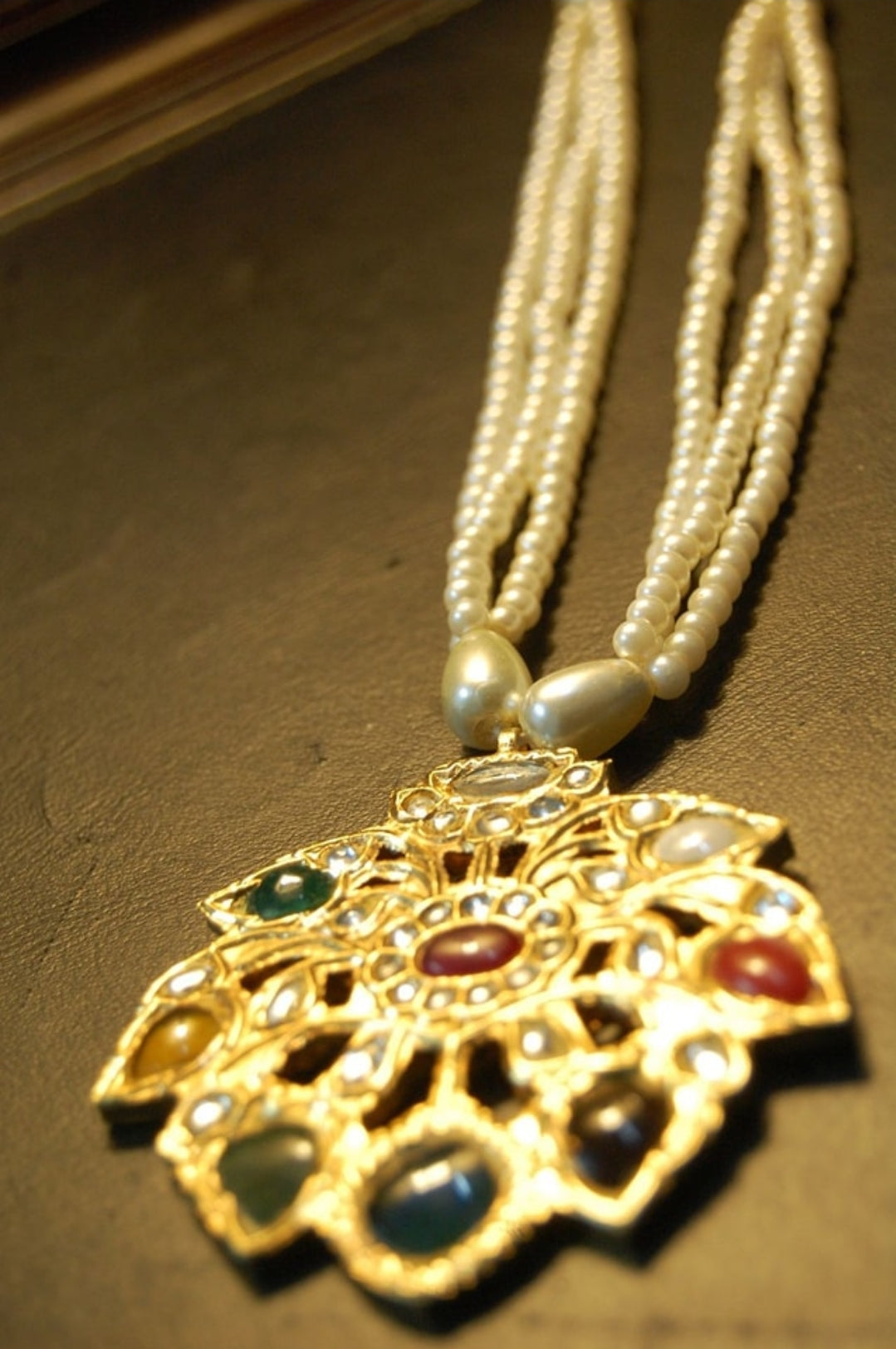 MULTI JEWELLED MALA WITH KUNDAN & PEARLS STRING