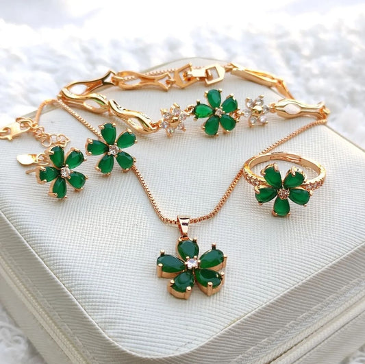 PENDENT SET IN GREEN