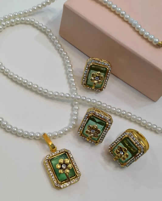 FLORAL PENDENT SET IN GREEN WITH ADJUSTABLE RING