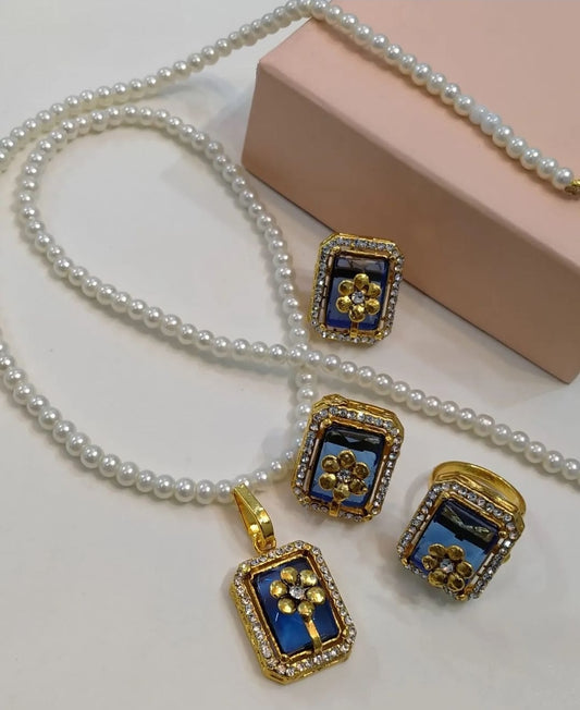 FLORAL PENDENT SET IN BLUE WITH ADJUSTABLE RING