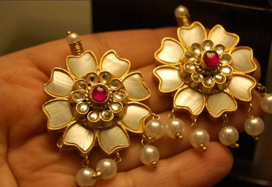 FLORAL EARRINGS IN MOTHER OF PEARL & RED