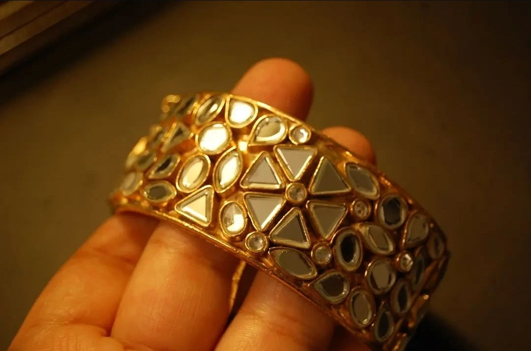 ELEGANT KUNDAN BANGLES