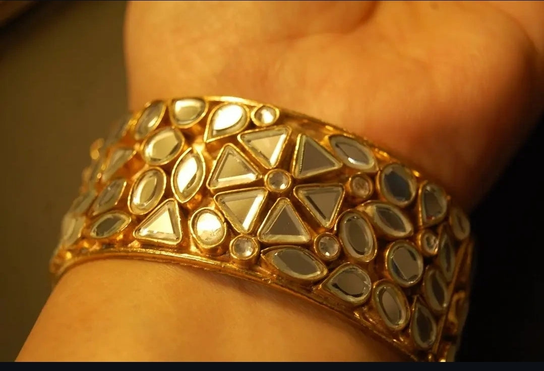 ELEGANT KUNDAN BANGLES