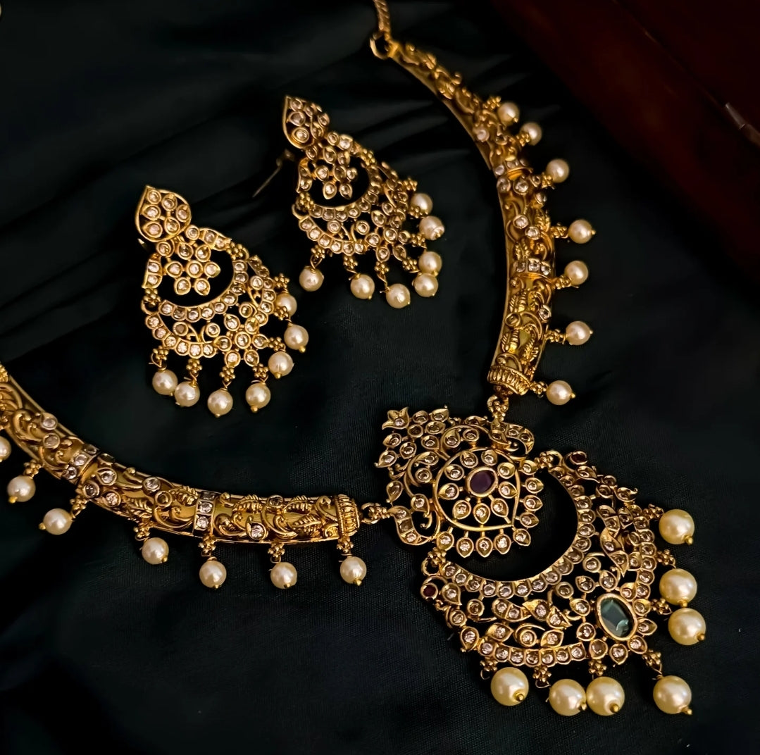 ELEGANT SOUTH INDIAN NECKLACE SET