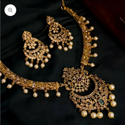 ELEGANT SOUTH INDIAN NECKLACE SET