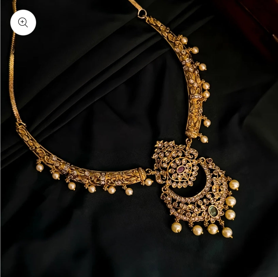 ELEGANT SOUTH INDIAN NECKLACE SET