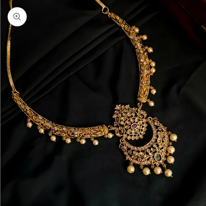 ELEGANT SOUTH INDIAN NECKLACE SET