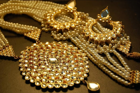 KUNDAN & PEARLS MALA SET
