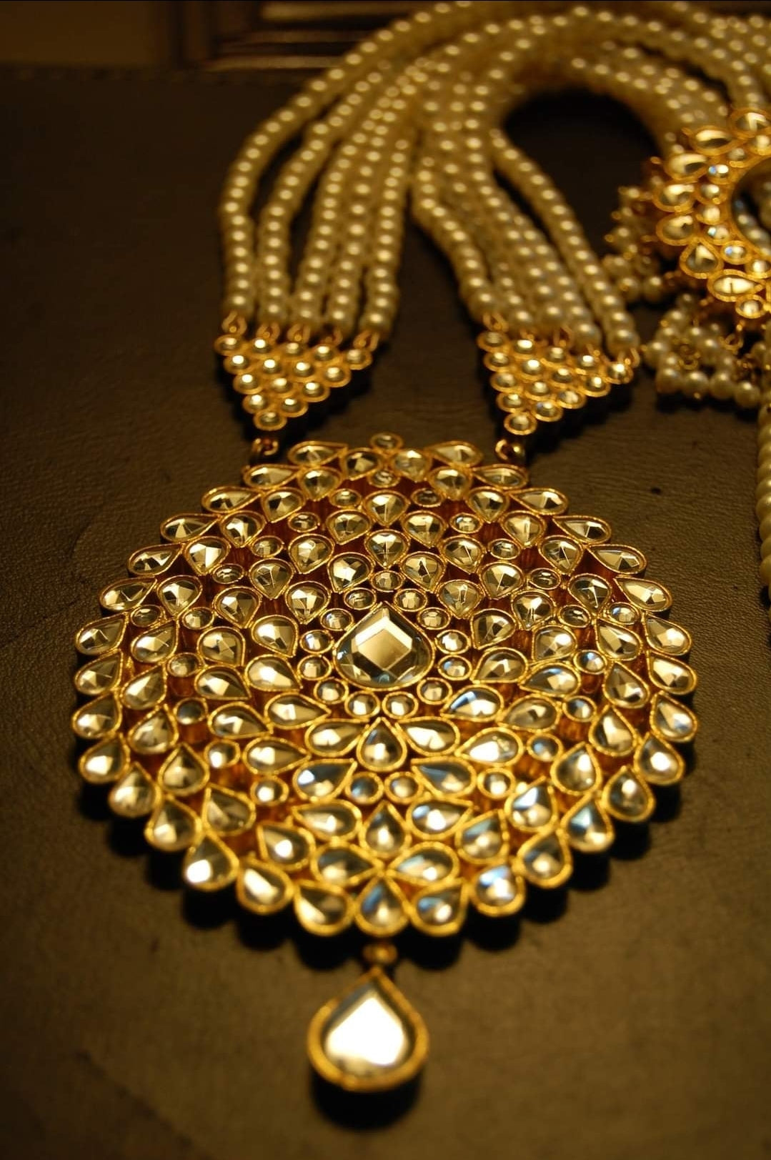KUNDAN & PEARLS MALA SET