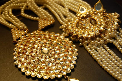 KUNDAN & PEARLS MALA SET