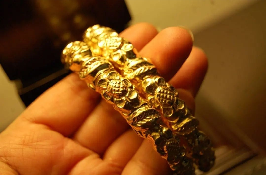 PAIR OF DHAAKA KARAS IN GOLD PLATING