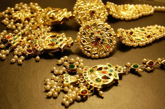 NAURATAN DOUBLE SIDED EARRINGS SET