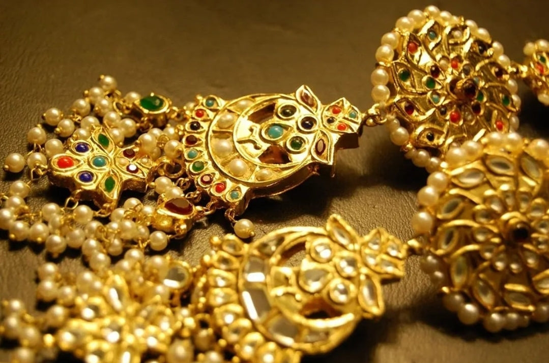NAURATAN DOUBLE SIDED EARRINGS SET