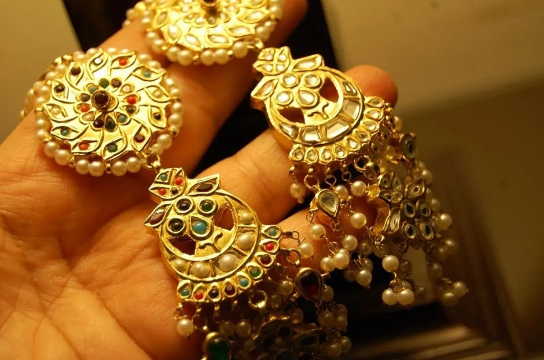 NAURATAN DOUBLE SIDED EARRINGS SET