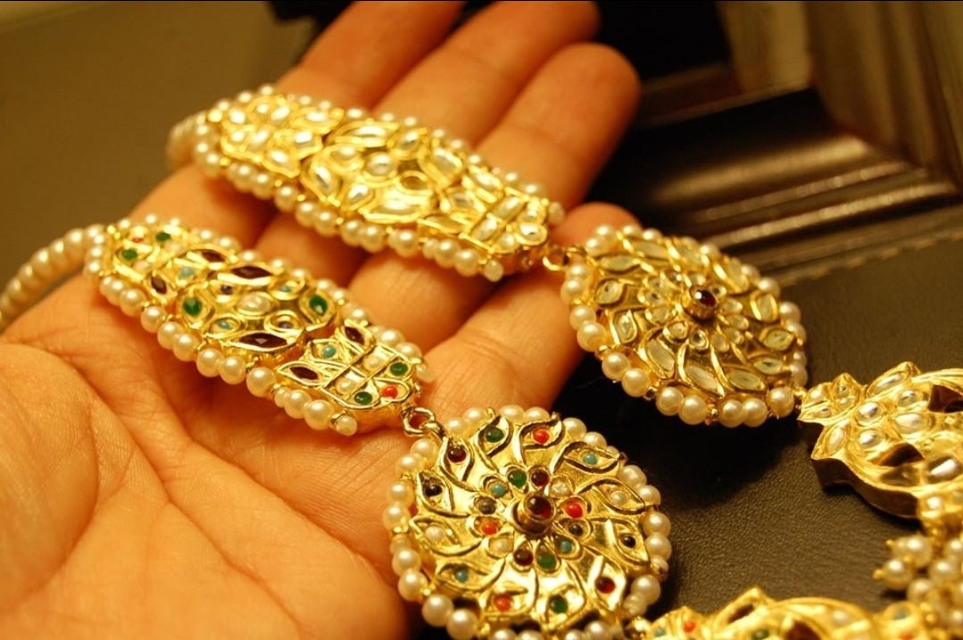 NAURATAN DOUBLE SIDED EARRINGS SET