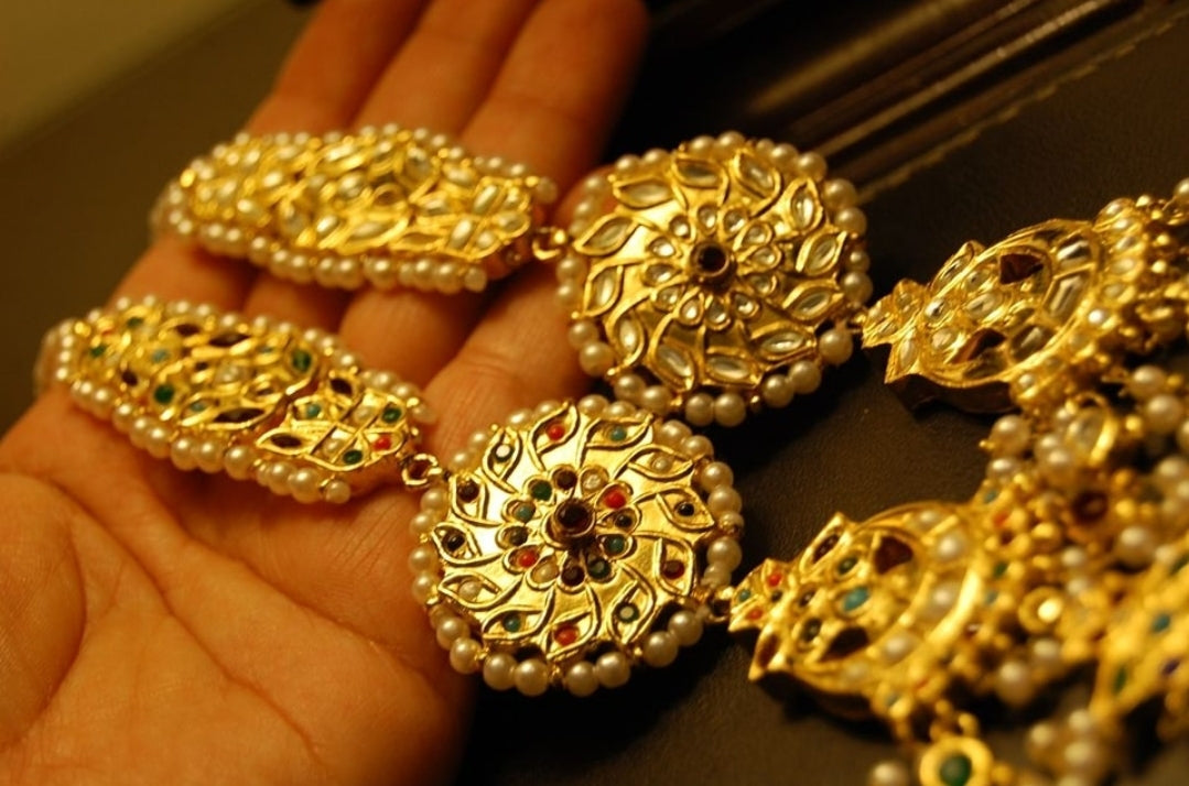 NAURATAN DOUBLE SIDED EARRINGS SET