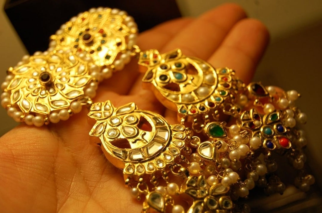 NAURATAN DOUBLE SIDED EARRINGS SET