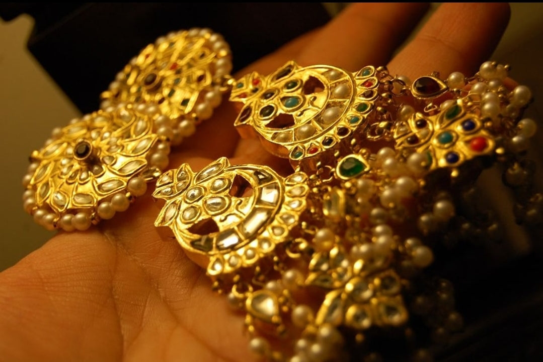 NAURATAN DOUBLE SIDED EARRINGS SET
