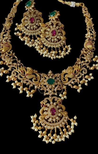 ELEGANT SOUTH INDIAN NECKLACE SET