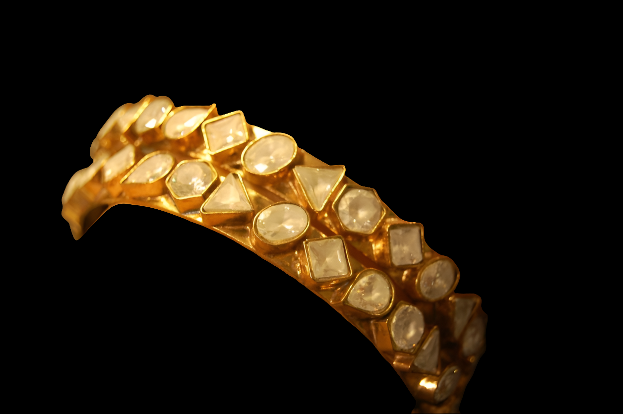 PAIR OF ELEGANT KUNDAN BANGLES