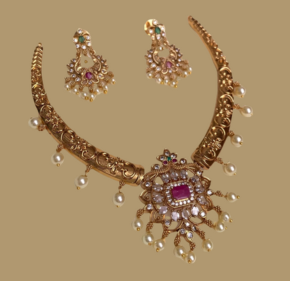 SOUTH INDIAN NECKLACE SET IN RED