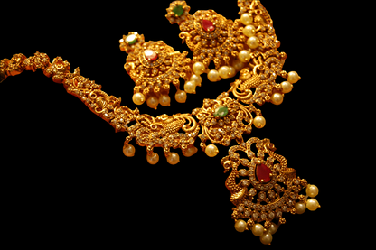 ELEGANT SOUTH INDIAN NECKLACE SET