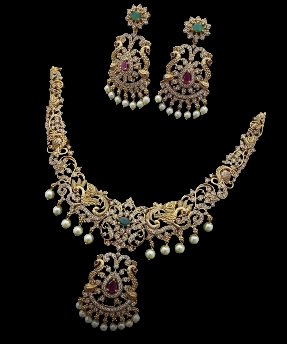 ELEGANT SOUTH INDIAN NECKLACE SET