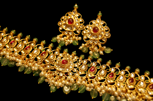 GORGEOUS INDIAN KUNDAN & MULTI STONE CHOKER SET