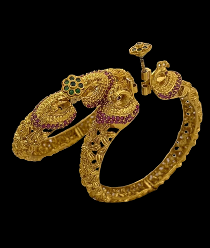 SINGLE PEACOCK KARA
