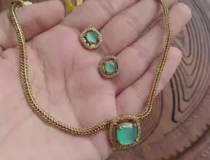 DELICATE GREEN & ZIRCON NECKLACE SET