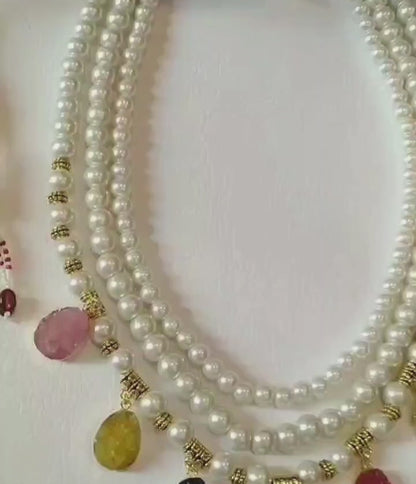 WHITE LAYERED NECKLACE WITH MULTI STONES