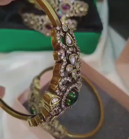 PAIR OF SOUTH INDIAN BANGLES IN GREEN