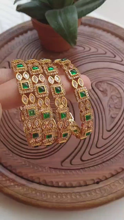PAIR OF SOUTH INDIAN BANGLES IN GREEN