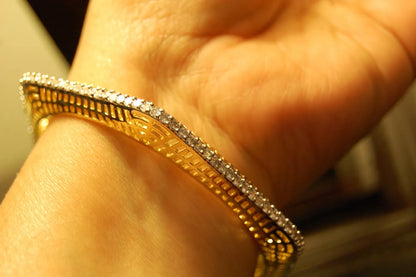 PAIR OF ZIRCON BANGLES