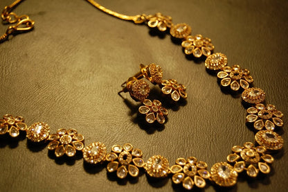 SOUTH INDIAN NECKLACE SET IN ZIRCON