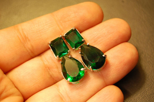 EMERALD GREEN DROP EARRINGS