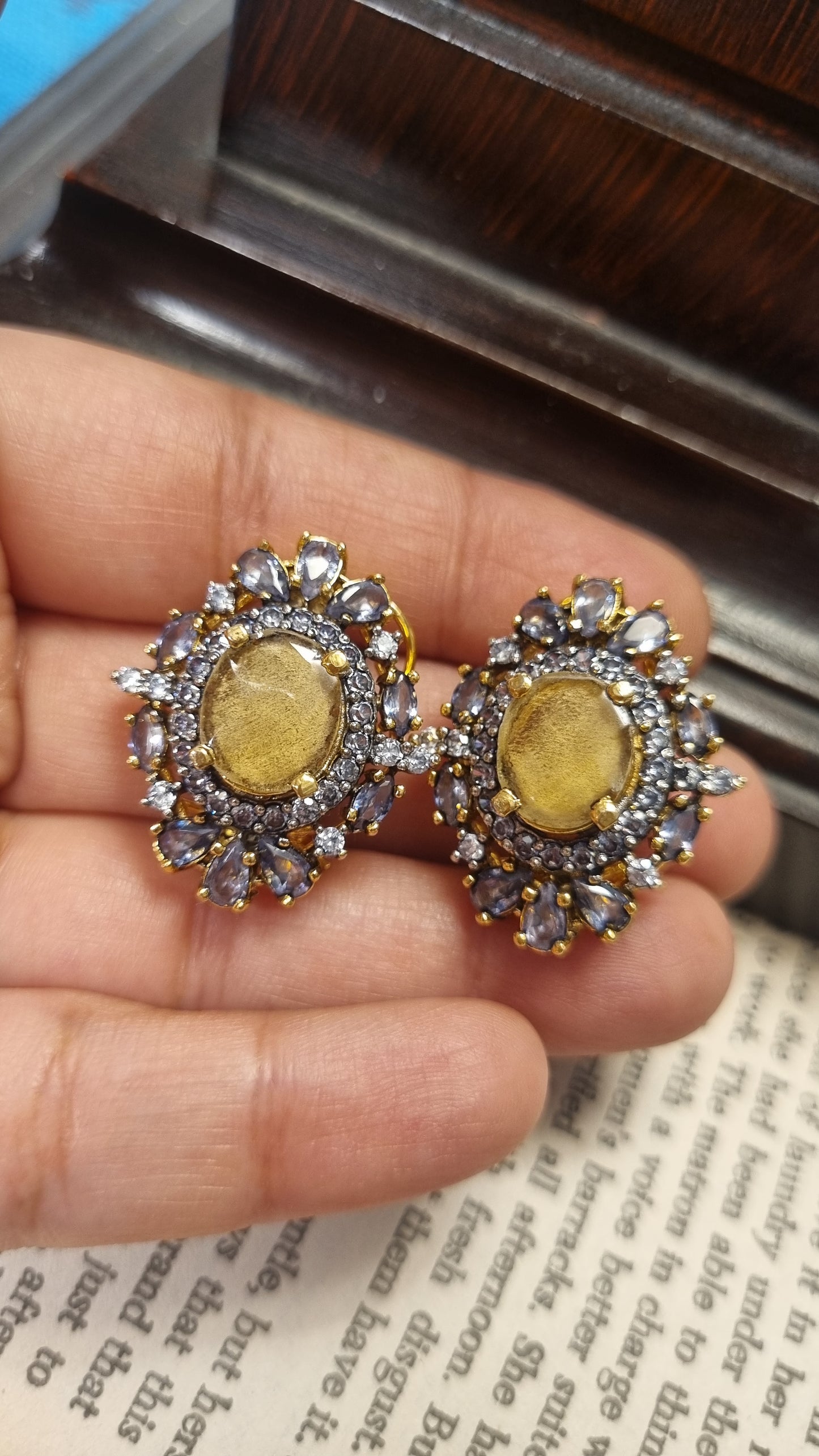 YELLOW STONE EARRINGS