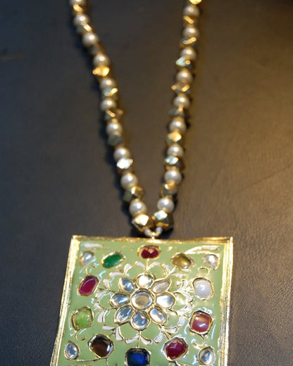 GORGEOUS MALA IN SOFT GREEN MEENA & MULTI STONES