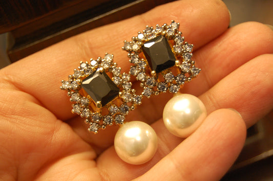 BLACK & PEARL EARRINGS