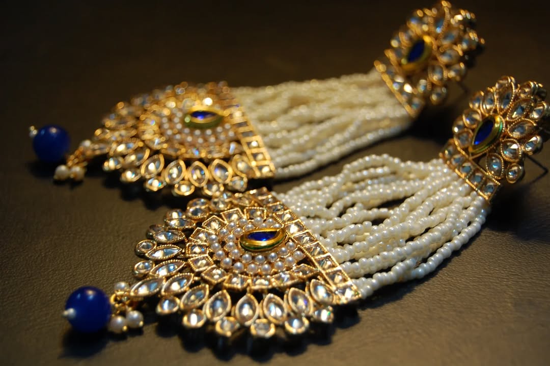 BLUE JHOOMAR STYLE EARRINGS IN KUNDAN & PEARLS
