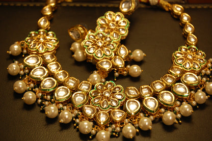 ELEGANT KUNDAN & MEENA SET