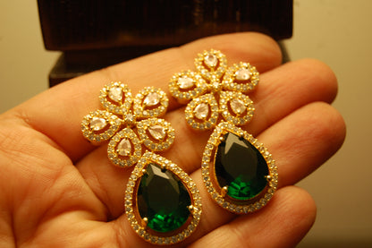 ZIRCON FLORAL EARRINGS IN EMERALD GREEN