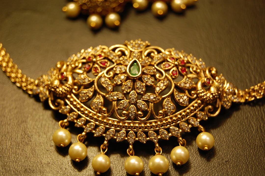 ELEGANT SOUTH INDIAN NECKLACE SET
