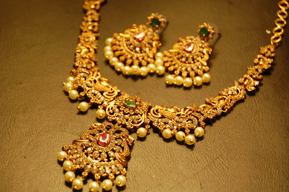 ELEGANT SOUTH INDIAN NECKLACE SET