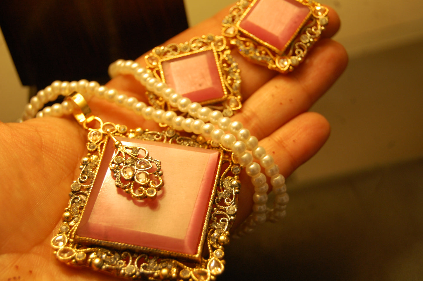 ELEGANT ZIRCON & PINK PENDENT SET