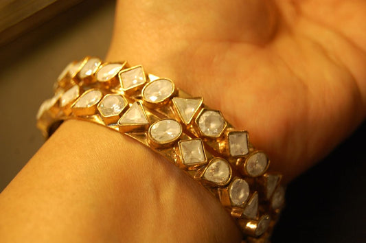 PAIR OF ELEGANT KUNDAN BANGLES