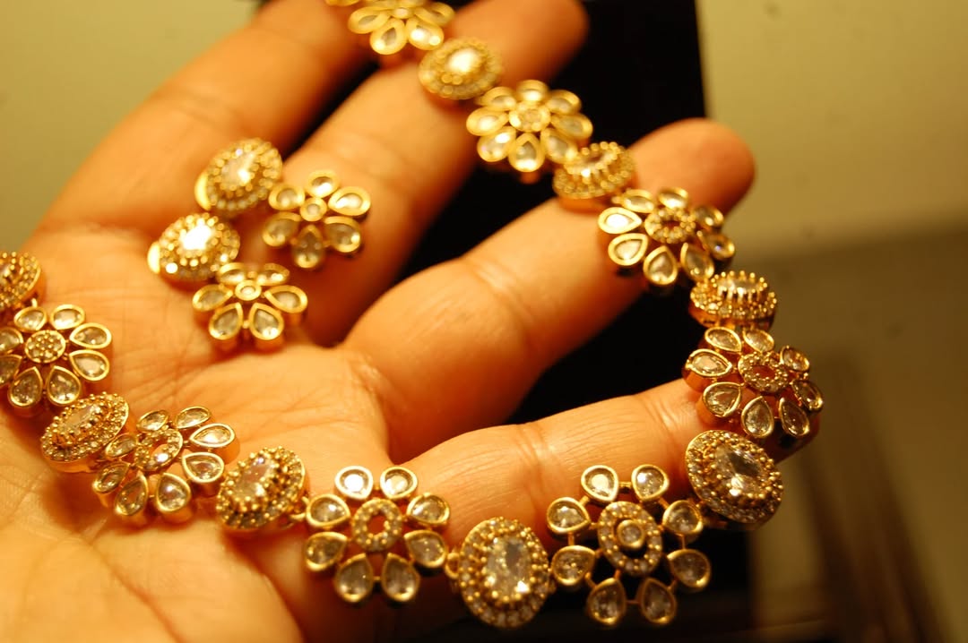SOUTH INDIAN NECKLACE SET IN ZIRCON