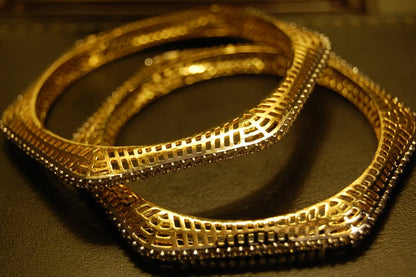 PAIR OF ZIRCON BANGLES